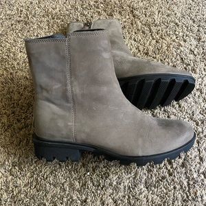 Women Sorel Boots size 8.5